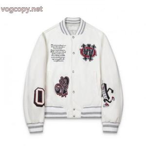 コートOff-Whiteブランド スーパー コピー 舗上品で洗練された印象を引き立て ファッション感が急上昇！ 希少価値大！