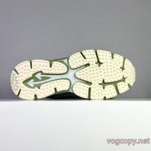 ブランド 品 激安 通販高級感ある 【人気ブログ掲載】   注文殺到オフホワイトスニーカー.