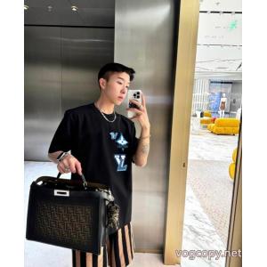 話題人気商品 大人カジュアル シンプルに着こなしたいLOUIS VUITTON偽 ブランド 販売半袖Tシャツ